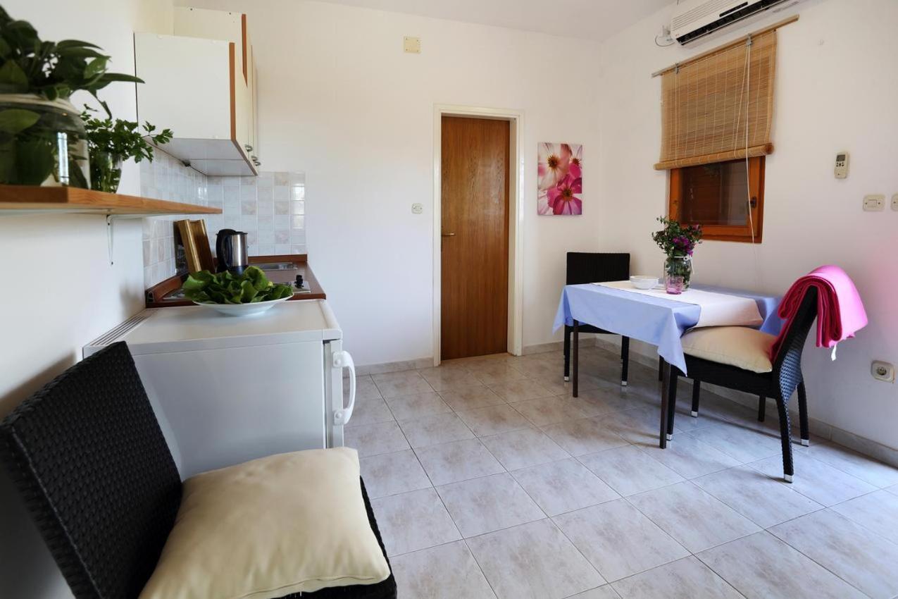 Apartmani Nila Sveta Nedelja  Værelse billede