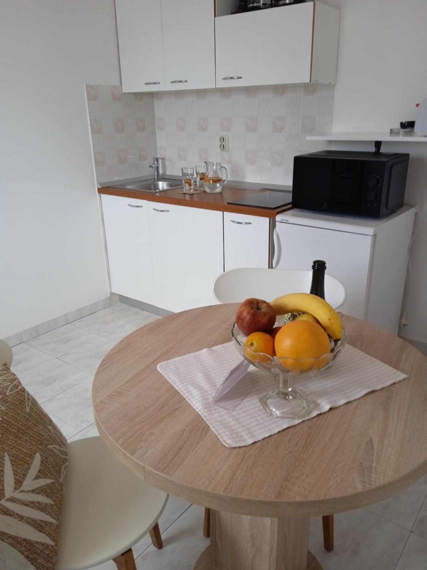Apartmani Nila Sveta Nedelja  Eksteriør billede