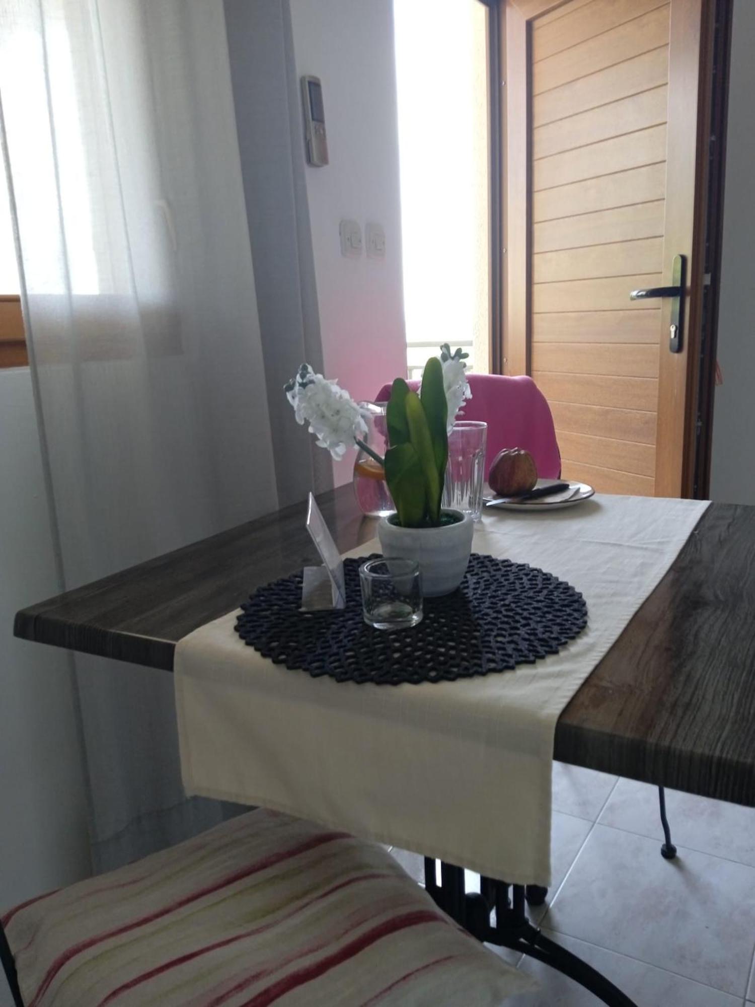 Apartmani Nila Sveta Nedelja  Eksteriør billede