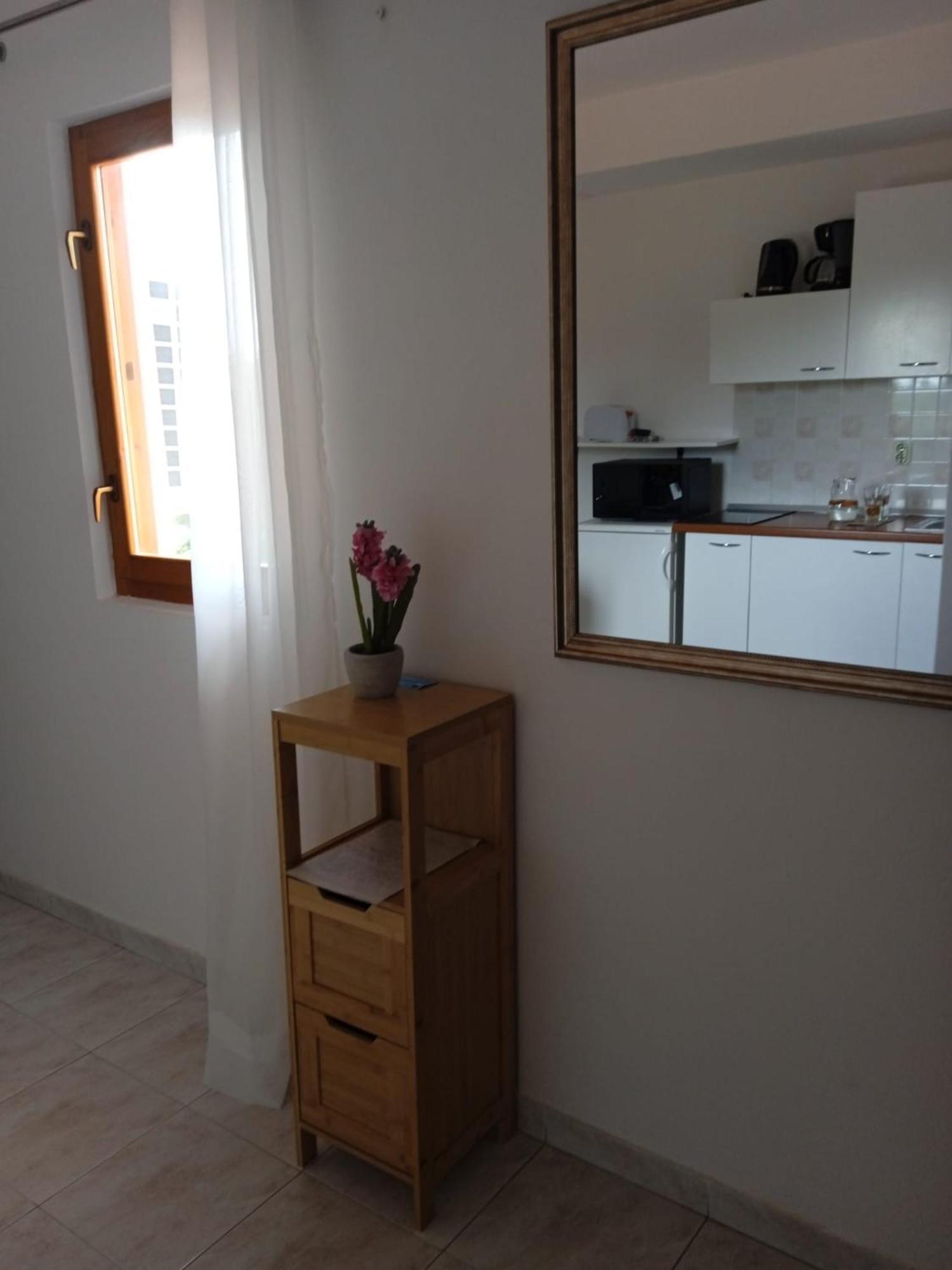 Apartmani Nila Sveta Nedelja  Eksteriør billede
